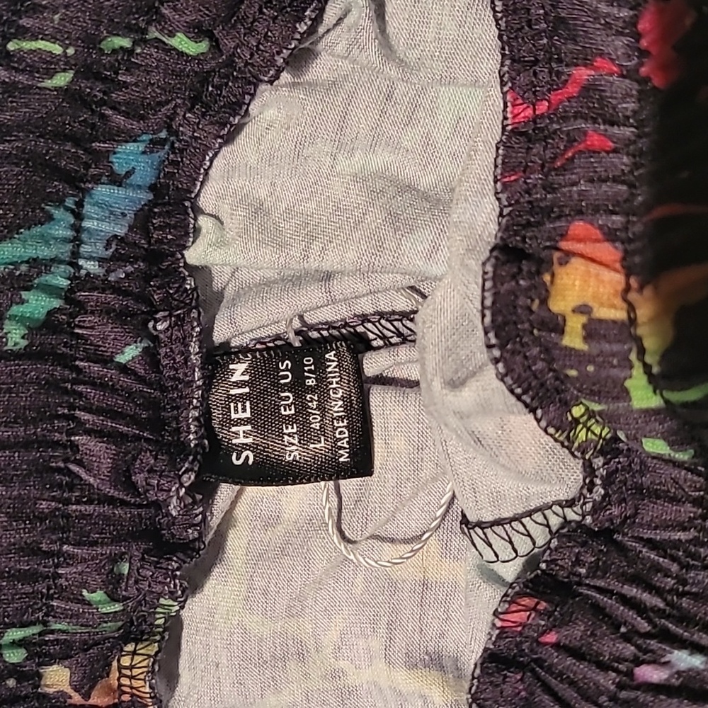 Shorts - Picture 3 of 3
